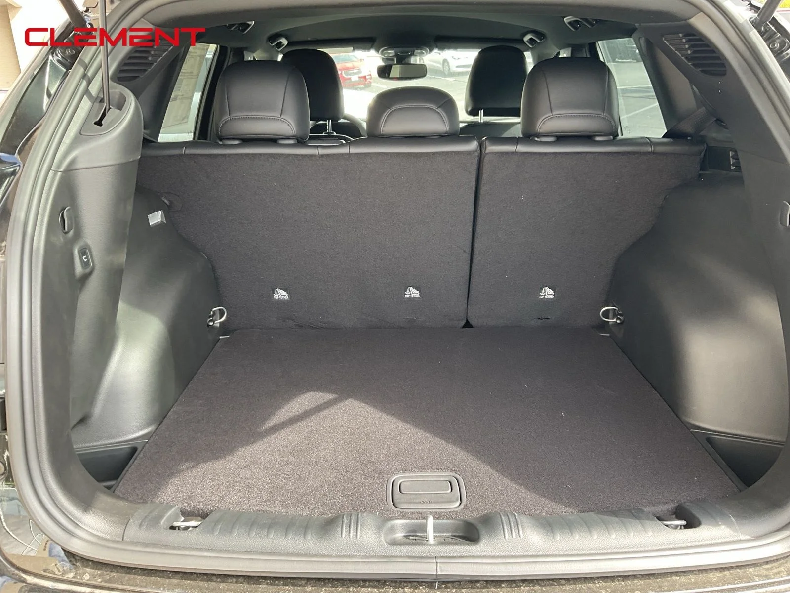 New 2026 Diamond Black Crystal Pearlcoat Jeep Latitude image 17