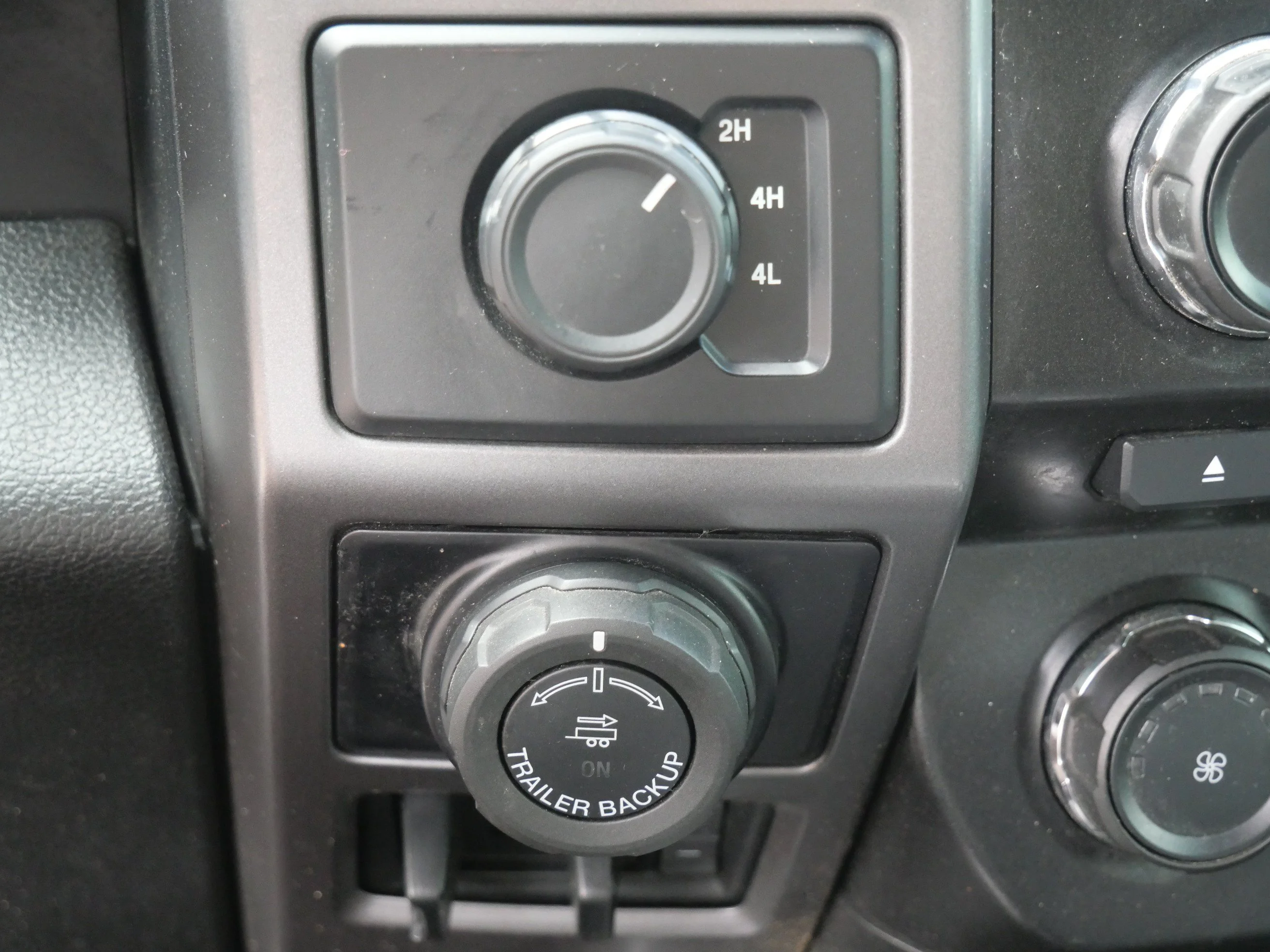 Used 2016 Ingot Silver Metallic Ford XLT 4WD SuperCrew 145 image 19