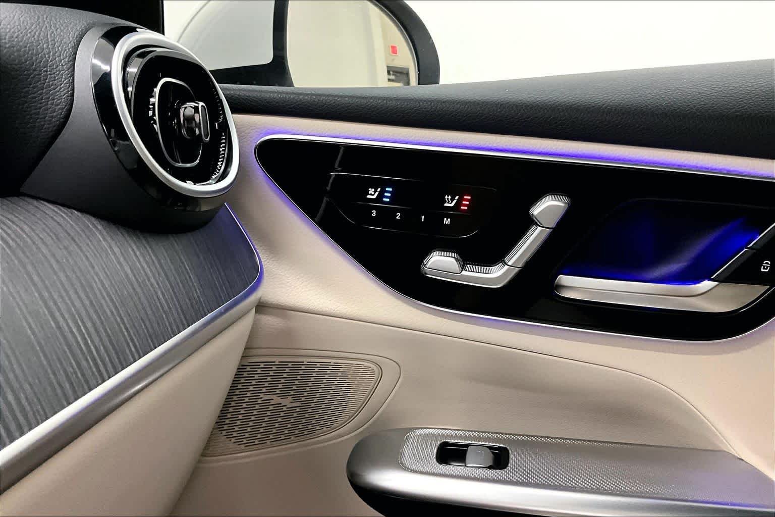 New 2026 Polar White Mercedes-Benz GLC 300 image 19
