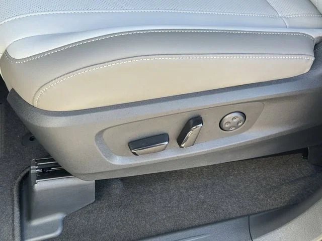New 2027 GRAPHITE SHADOW INFINITI Luxe AWD image 22