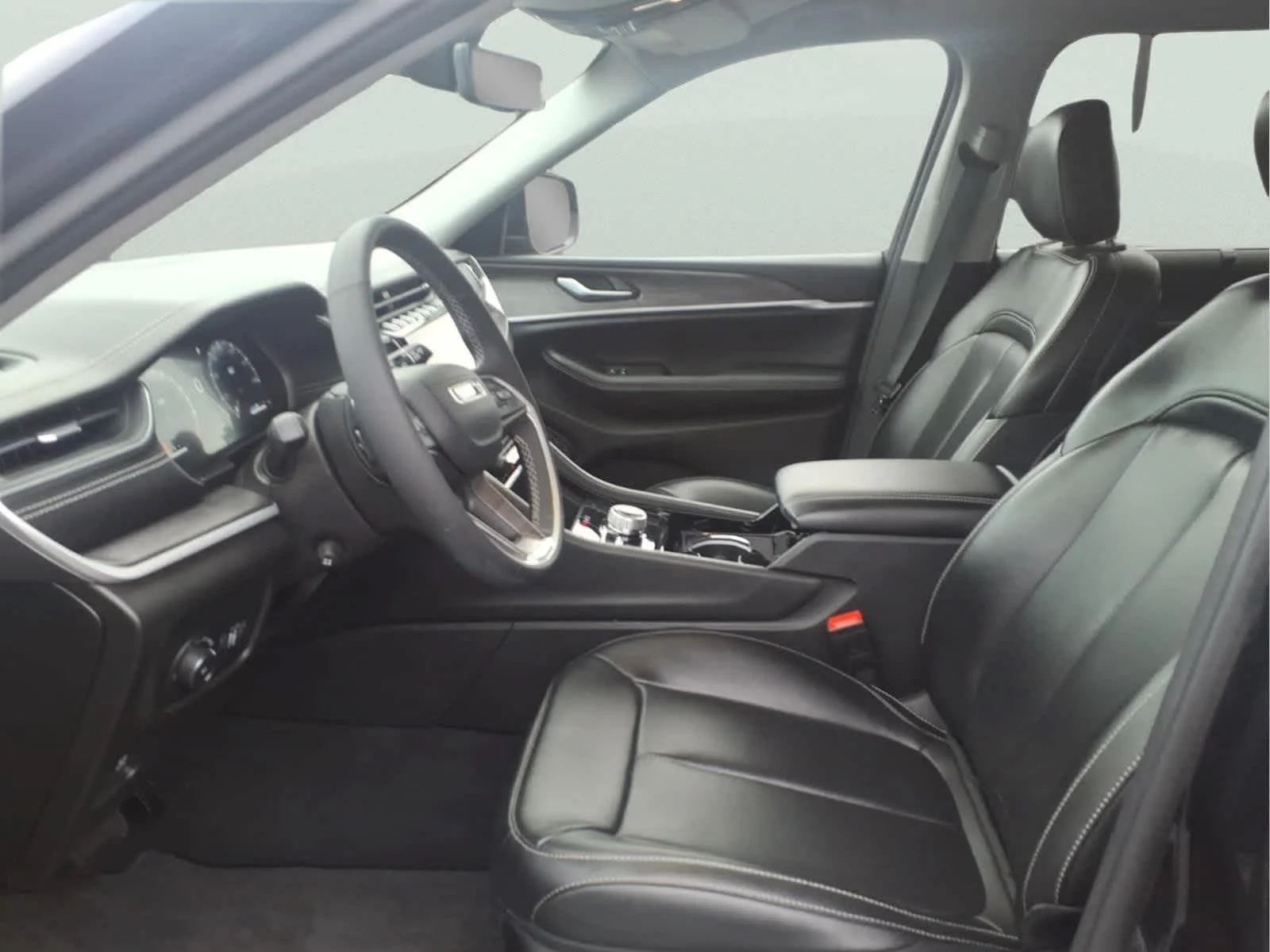 Used 2023 Midnight Sky Jeep Limited image 17