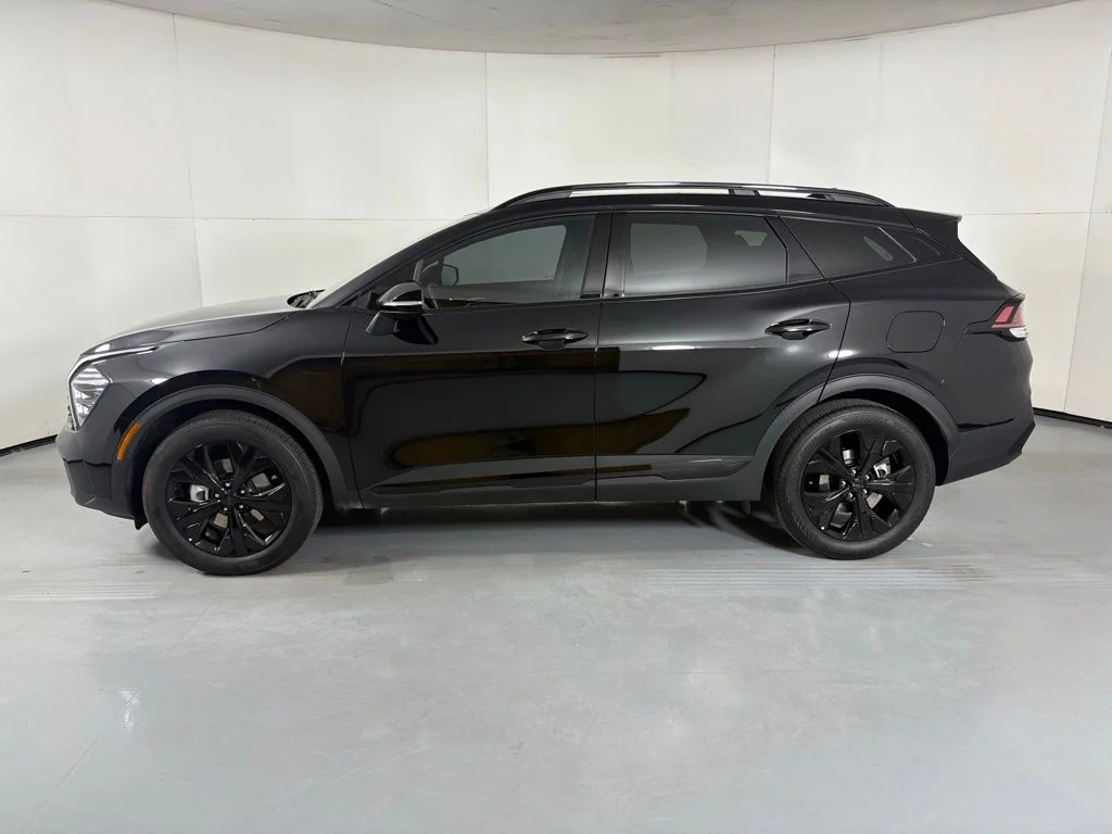 Used 2025 Black Kia X-Line image 5