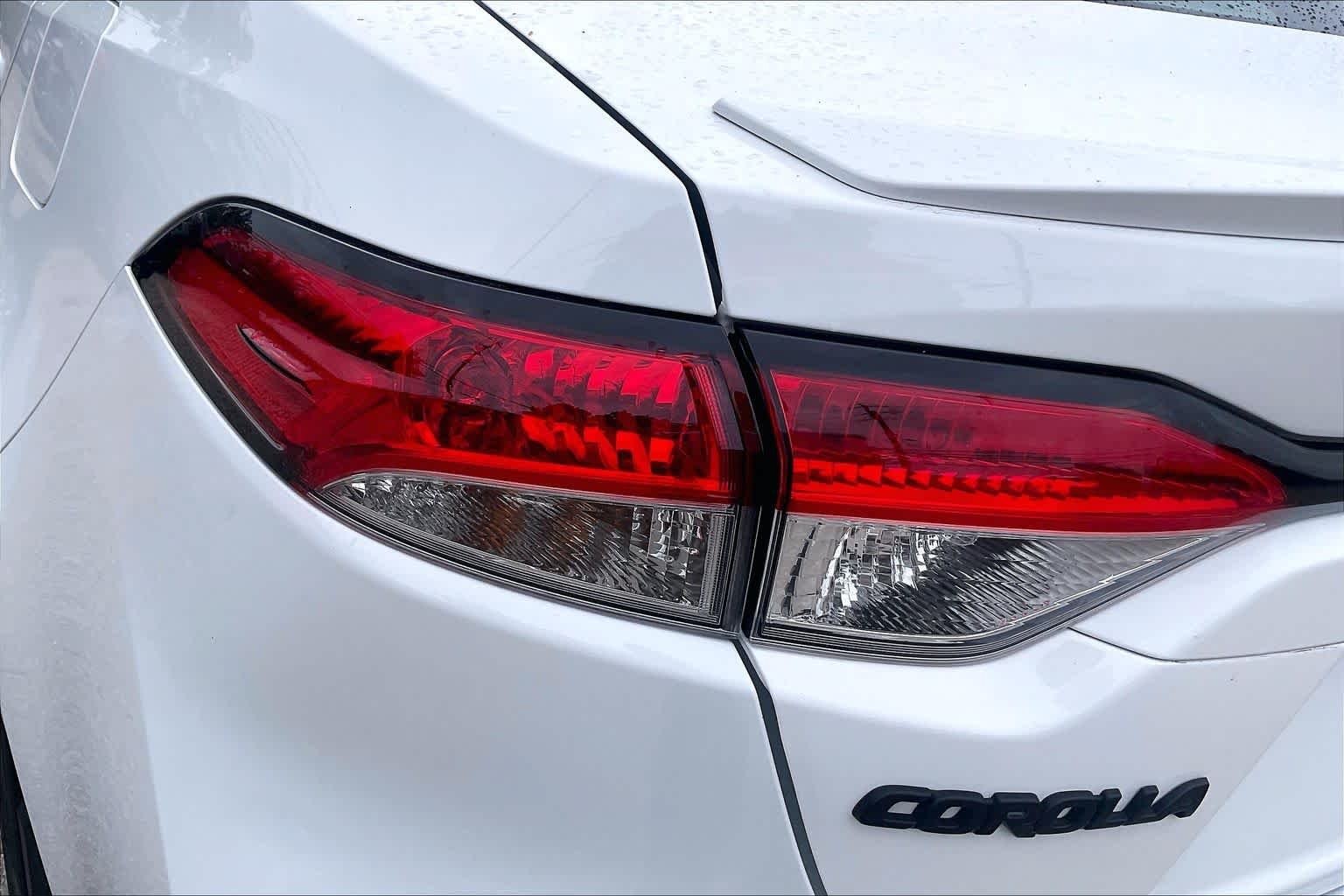 Used 2026 Ice Cap Toyota SE image 28
