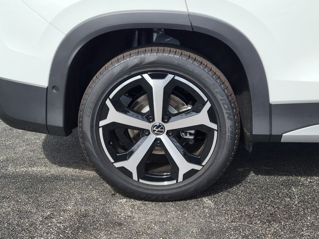 New 2026 White/off-white Volkswagen 2.0T SE image 5