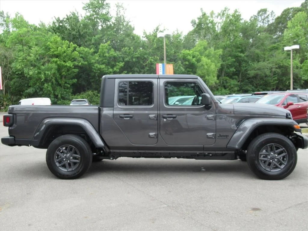 New 2026 Granite Crystal Metallic Clear-Coat Exterior Paint Jeep Sport S image 2