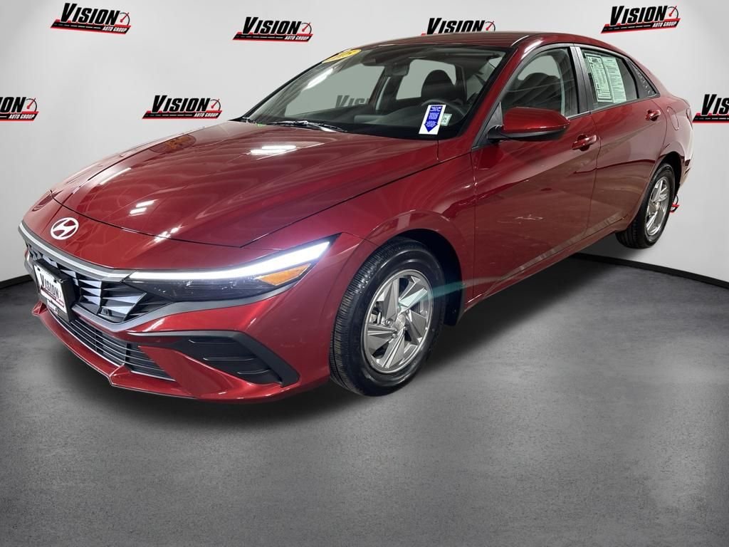 Used 2025 Red Hyundai SE image 1