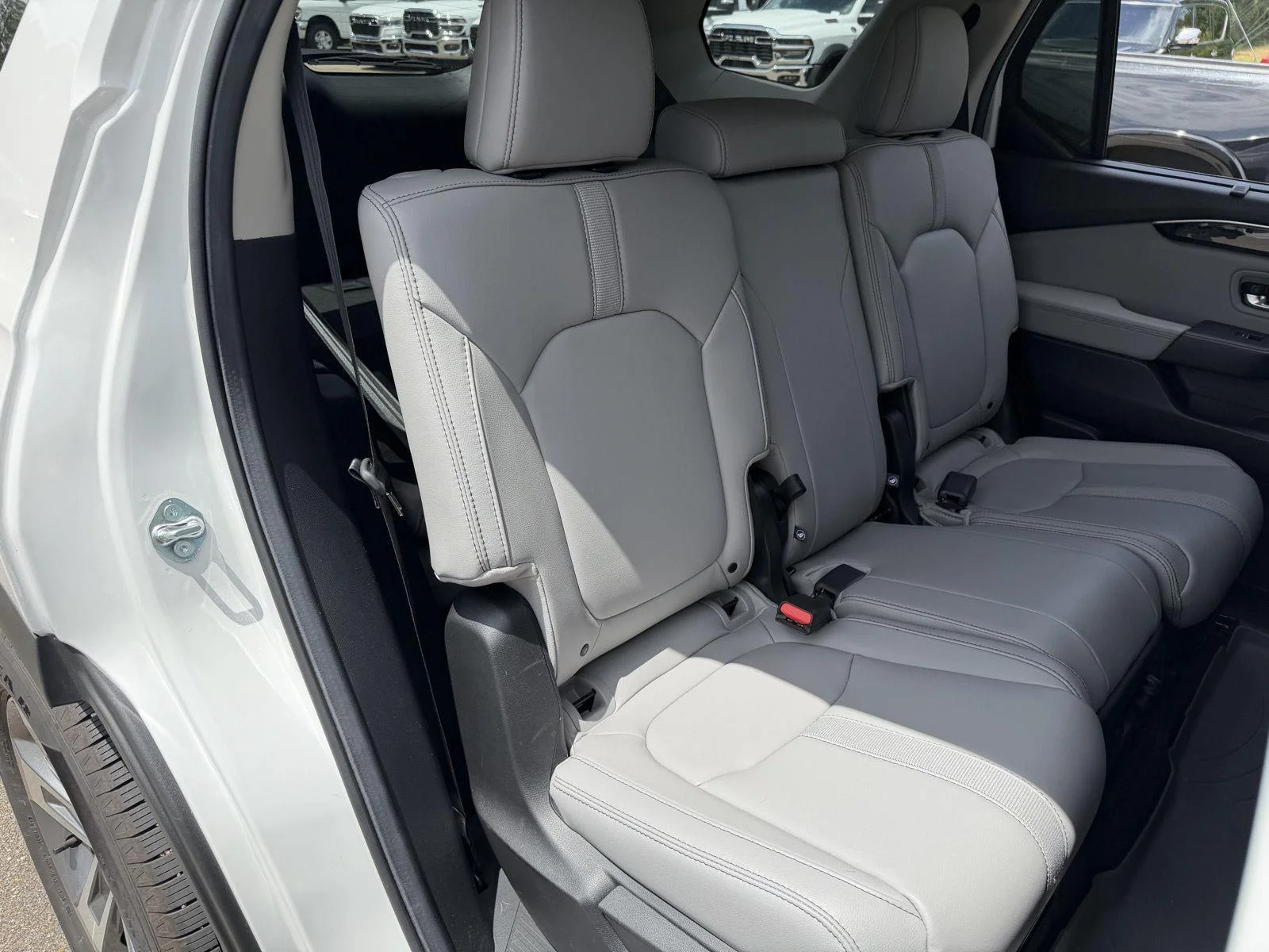 Used 2025 Platinum White Pearl Honda EX-L image 19