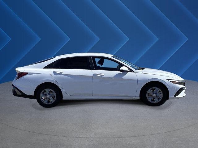 New 2026 Serenity White Hyundai SE image 2