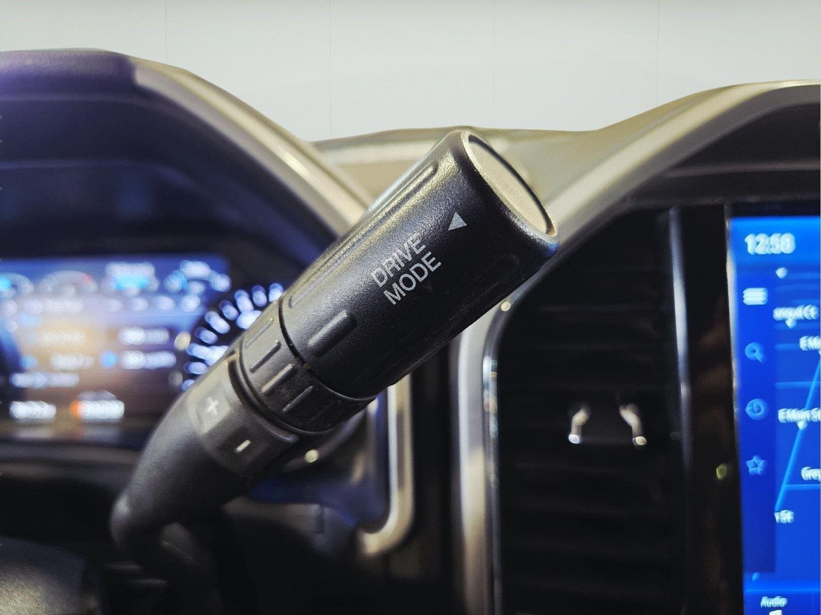 Used 2022 Iconic Silver Ford Lariat image 27