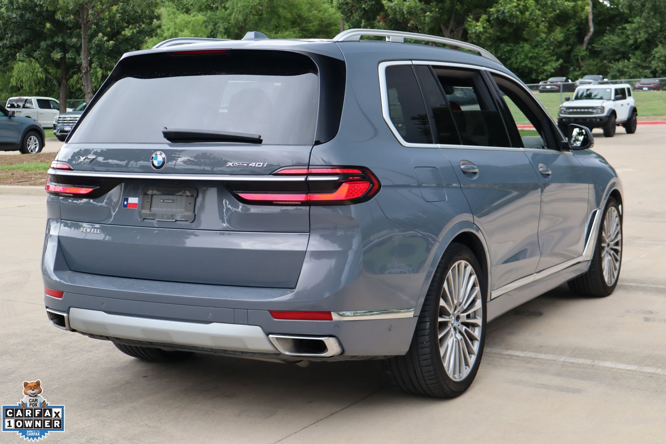 Used 2024  BMW xDrive40i image 3