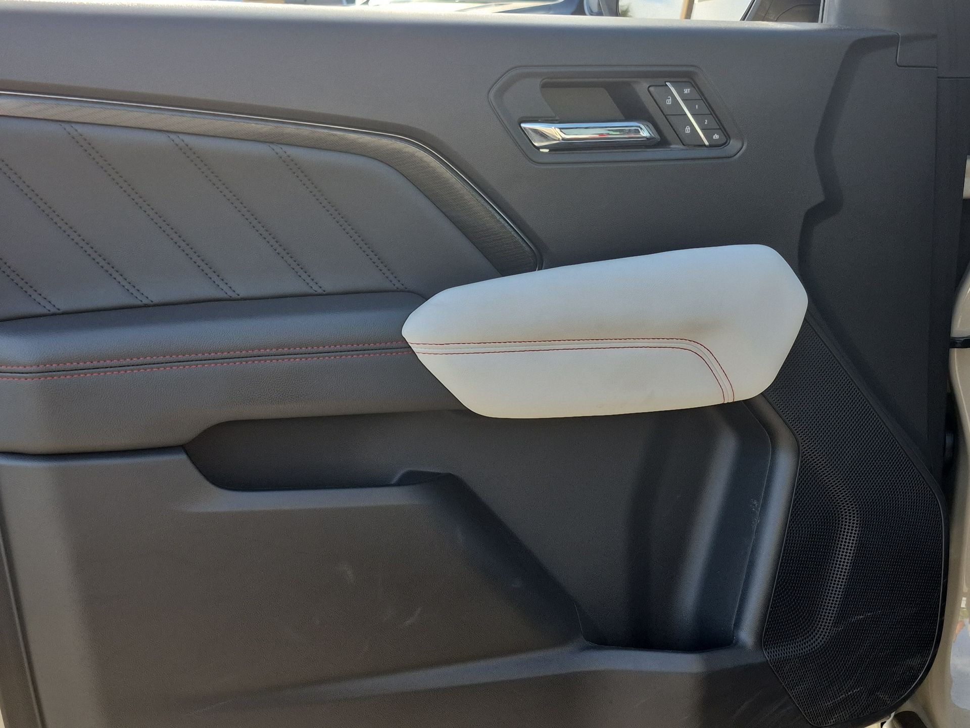 New 2023 Desert Sand Metallic GMC AT4X image 24