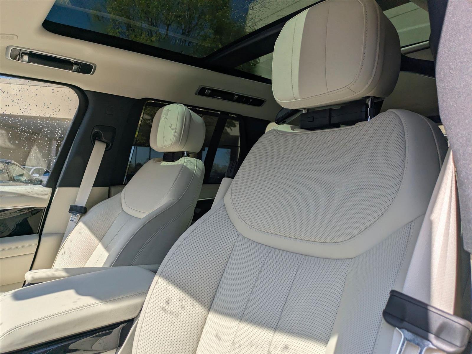 2026 Land Rover Range Rover SE - Photo 14