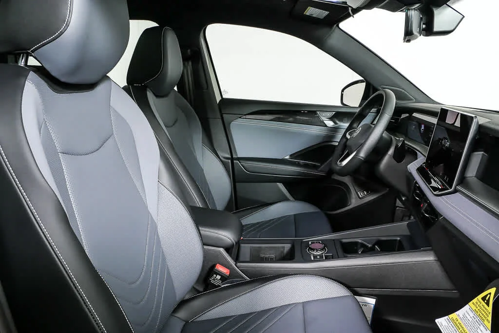 New 2026 Sandstone w/Deep Black Roof Volkswagen SE R-Line Black image 22