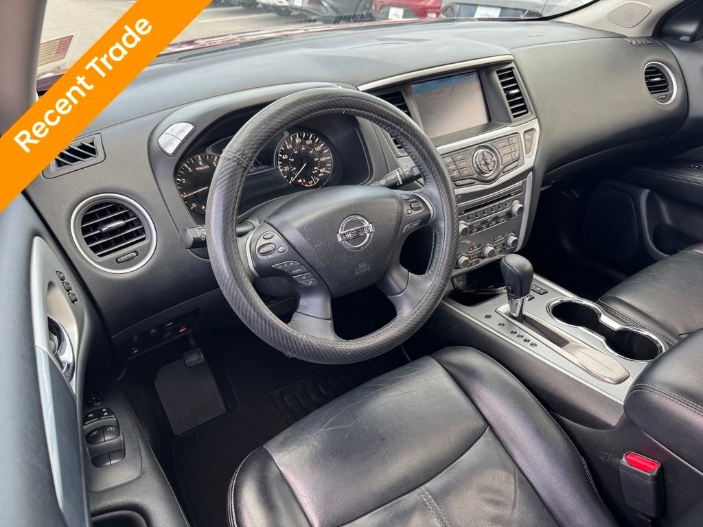 Used 2018 Red Nissan SL image 2