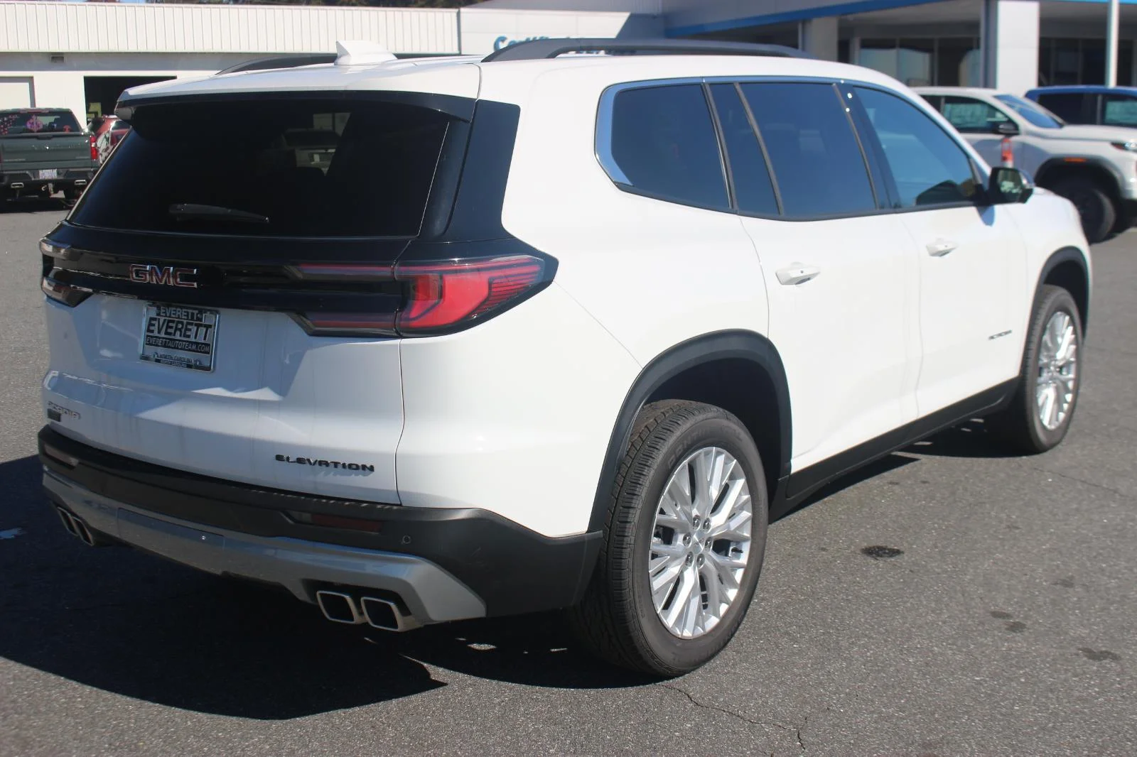 New 2025 Summit White GMC Elevation image 7