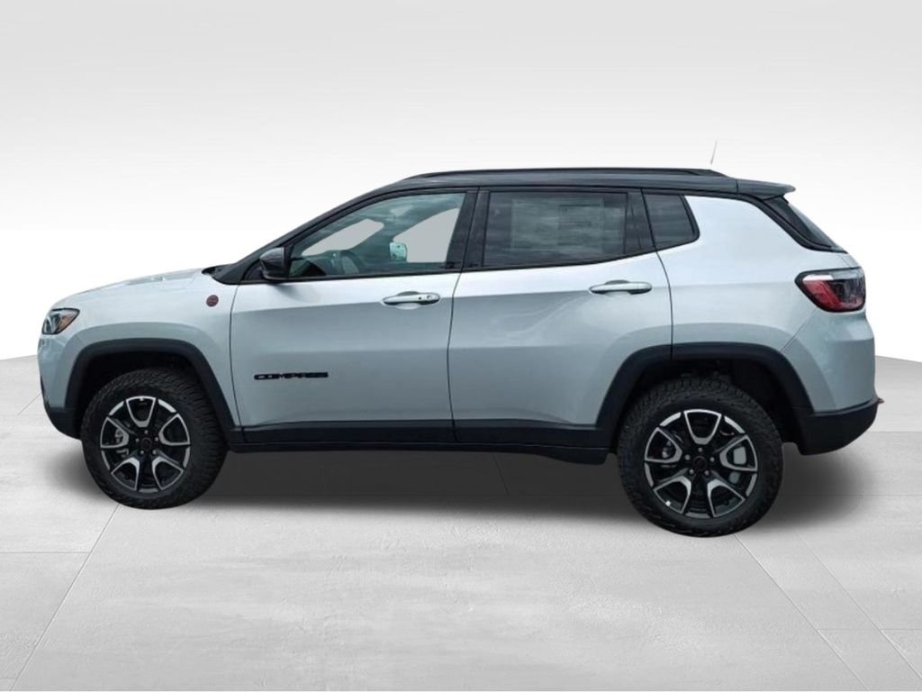 New 2026 Silver Zynith Metallic Clear-Coat Exterior Paint Jeep Trailhawk image 2