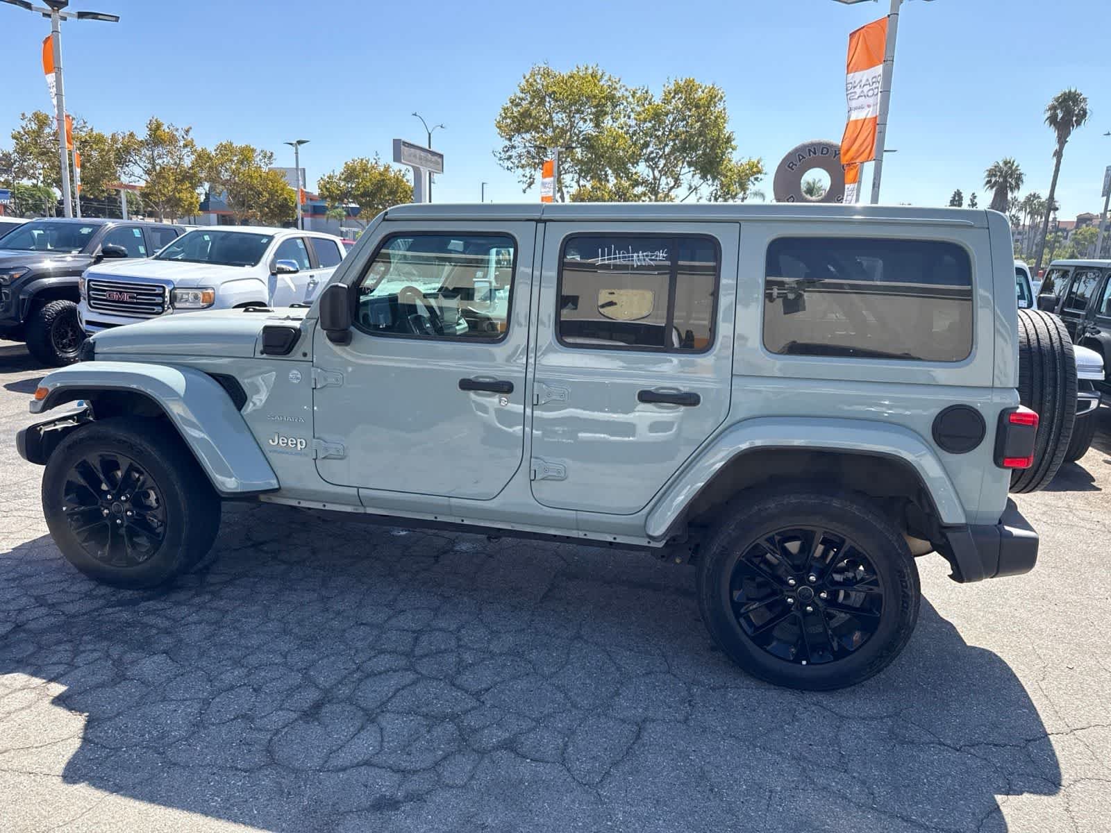 Used 2024 Earl Clearcoat Jeep Sahara image 23