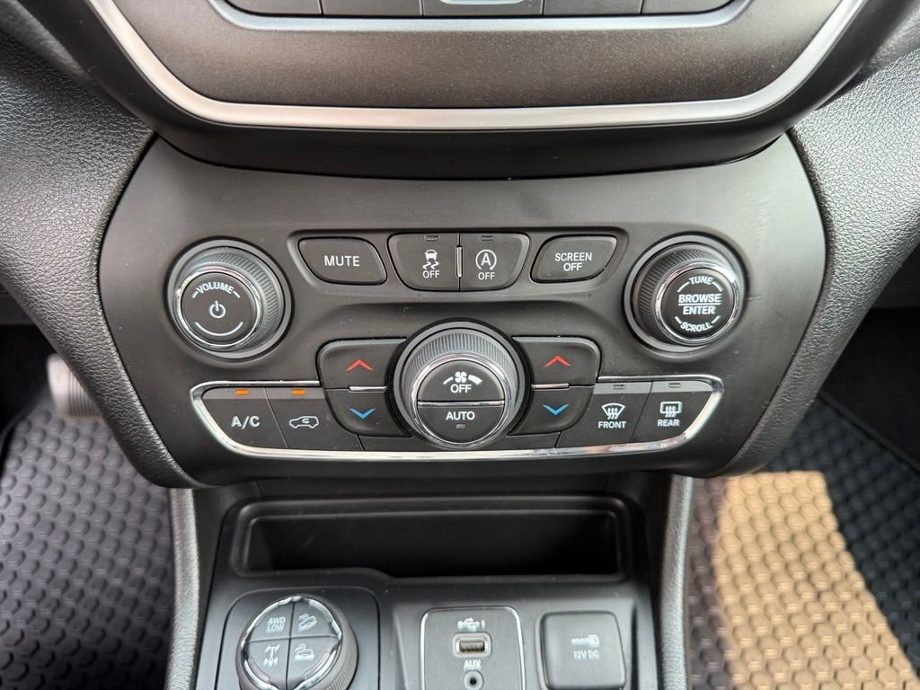 Used 2021 Olive Green Pearlcoat Jeep Trailhawk image 23
