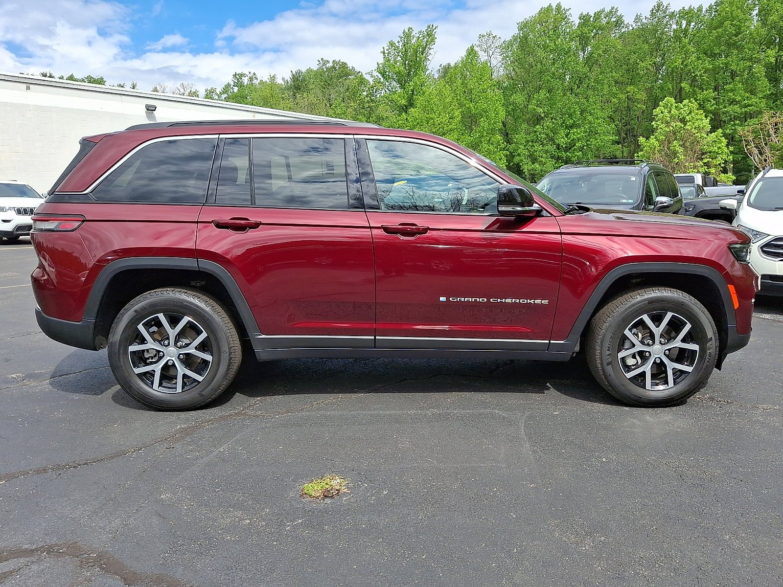 Certified Used 2025 Velvet Red Pearlcoat Jeep Limited image 7