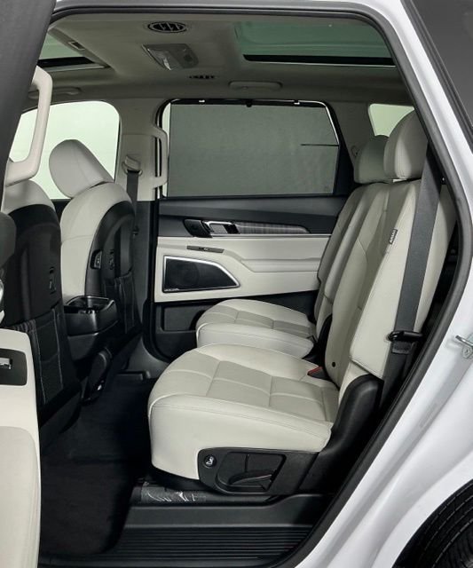 Used 2024 White Kia SX image 21