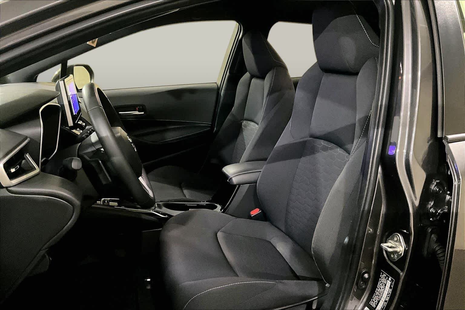 Pre-Owned 2025 Toyota Corolla Hatchback SE