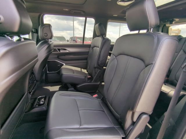 New 2026 Silver-Zynith Exterior Paint Jeep Limited Altitude image 17
