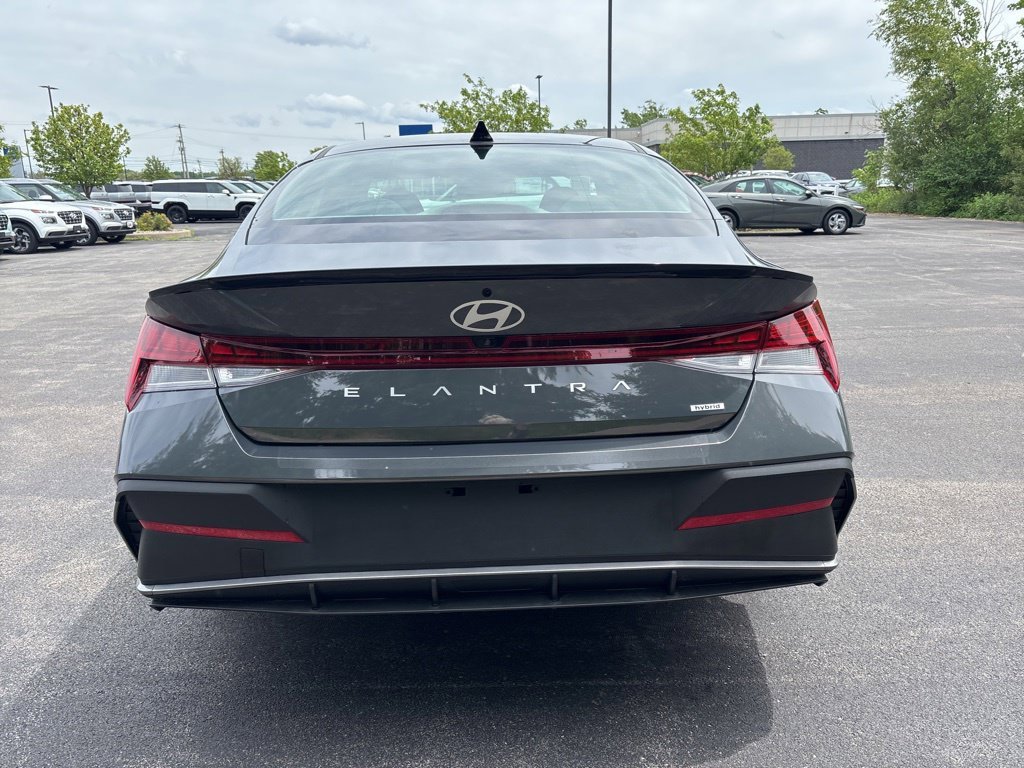 Used 2025 Gray Hyundai SEL Sport image 6
