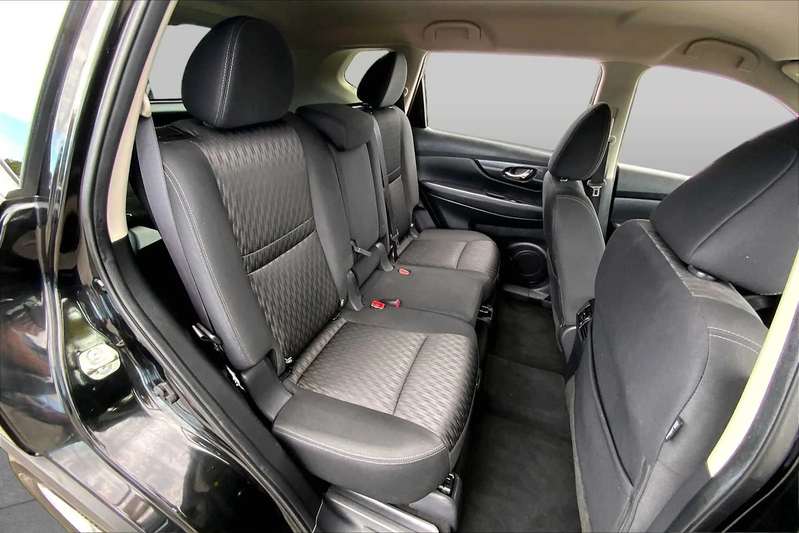 Used 2020 Magnetic Black Pearl Nissan S image 19