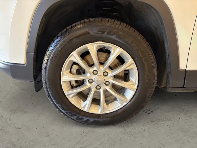 Used 2022 White Jeep Latitude Lux image 15