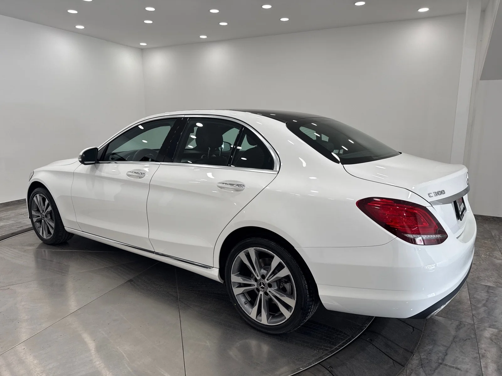 Used 2019 Polar White Mercedes-Benz 300 4MATIC® image 5