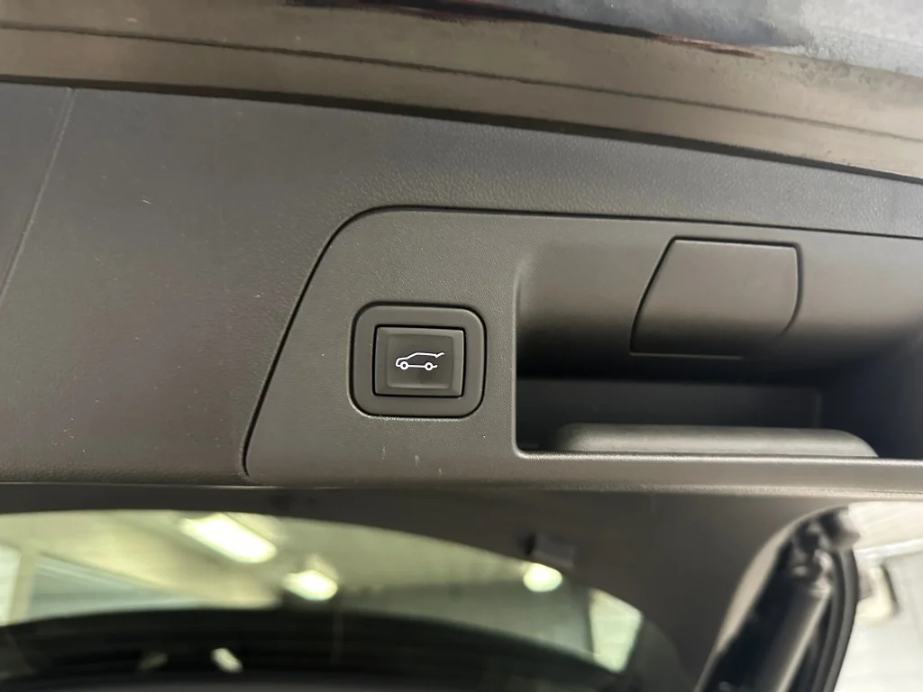 Used 2023 Ebony Twilight Metallic Buick Avenir image 29