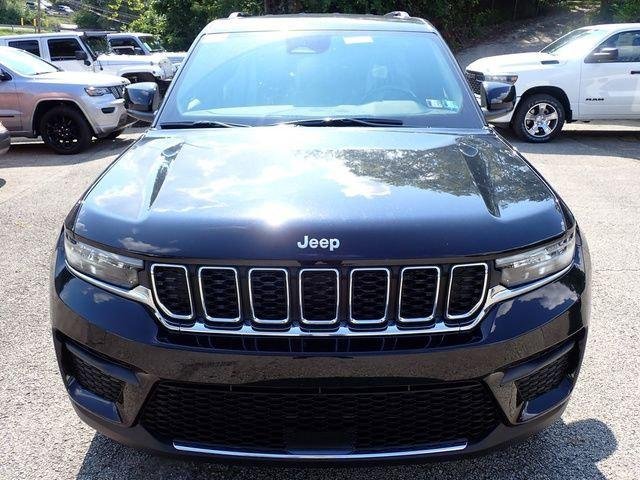 New 2026 Diamond Black Crystal Pearl-Coat Exterior Paint Jeep Laredo image 10