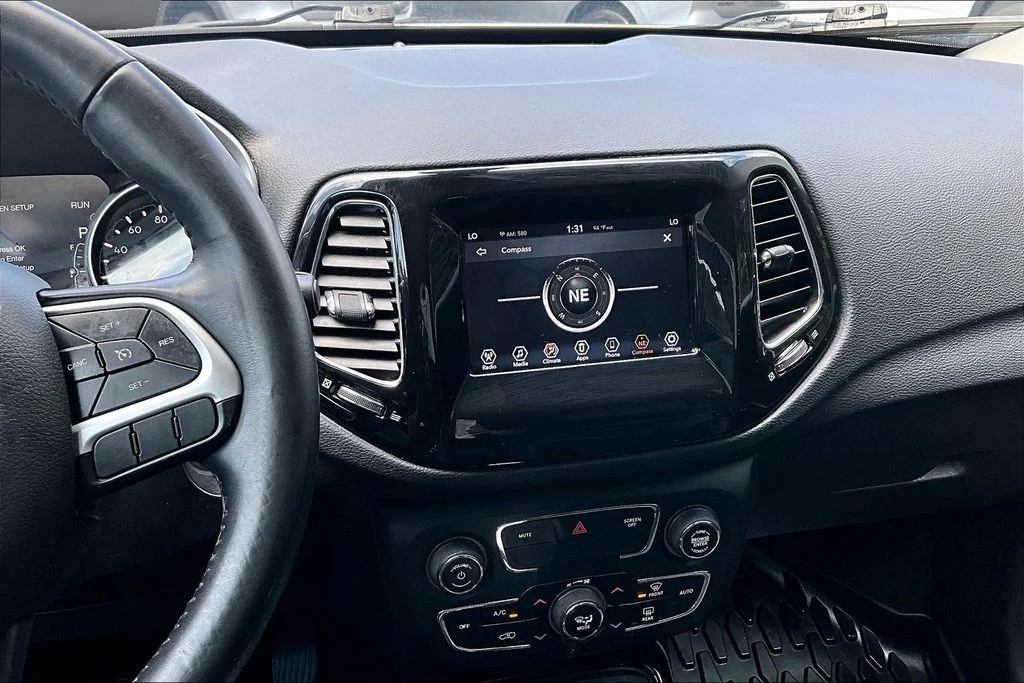 Certified Used 2019 White Jeep Latitude image 9