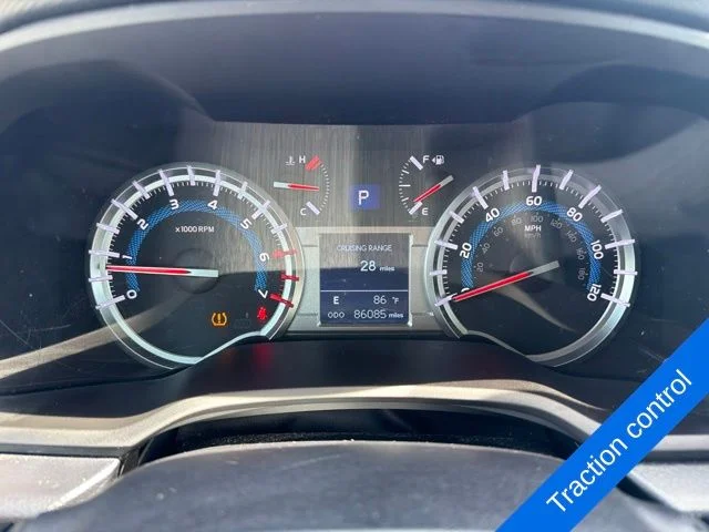 Used 2018 Classic Silver Metallic Toyota SR5 Premium image 9