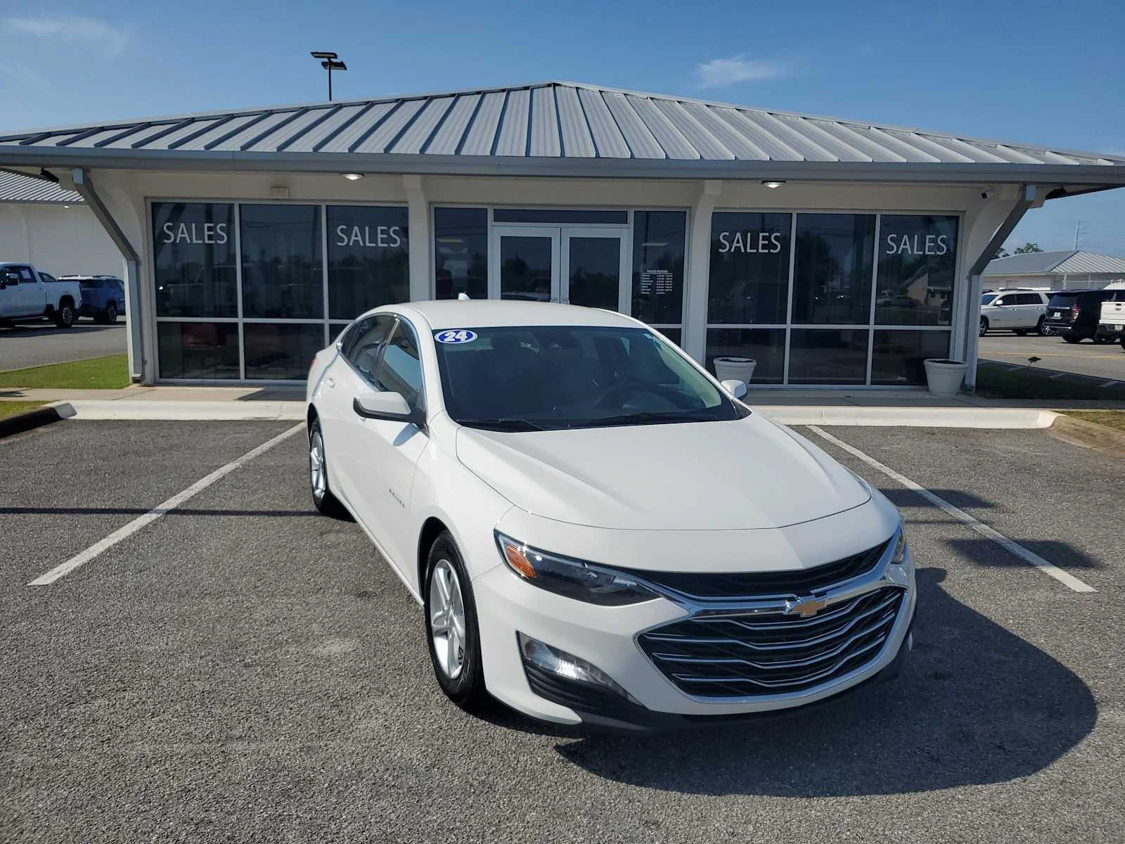 Used 2024 Summit White Chevrolet 1LT image 8