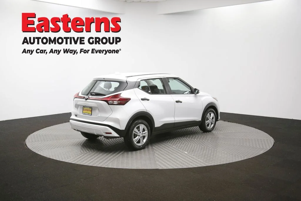 Used 2022 White Nissan S image 41