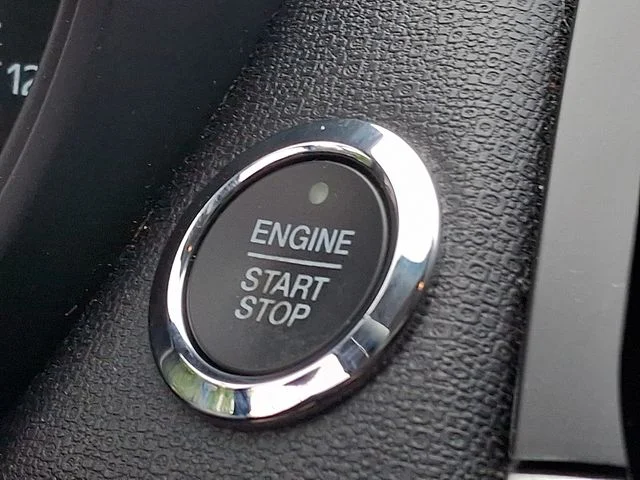 Used 2018 Blue Ford SE image 21