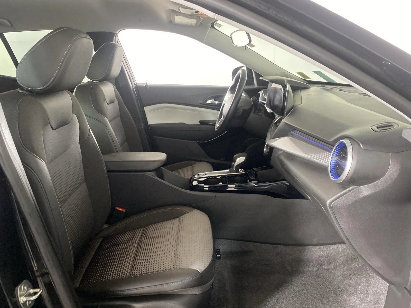 Used 2024 Mosaic Black Metallic Chevrolet LT image 26