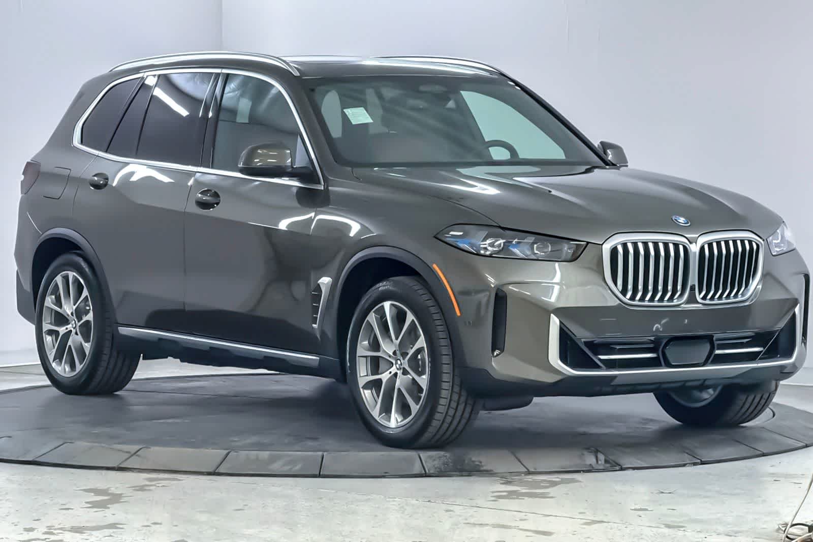 New 2026 Manhattan Green Metallic BMW xDrive50e image 9