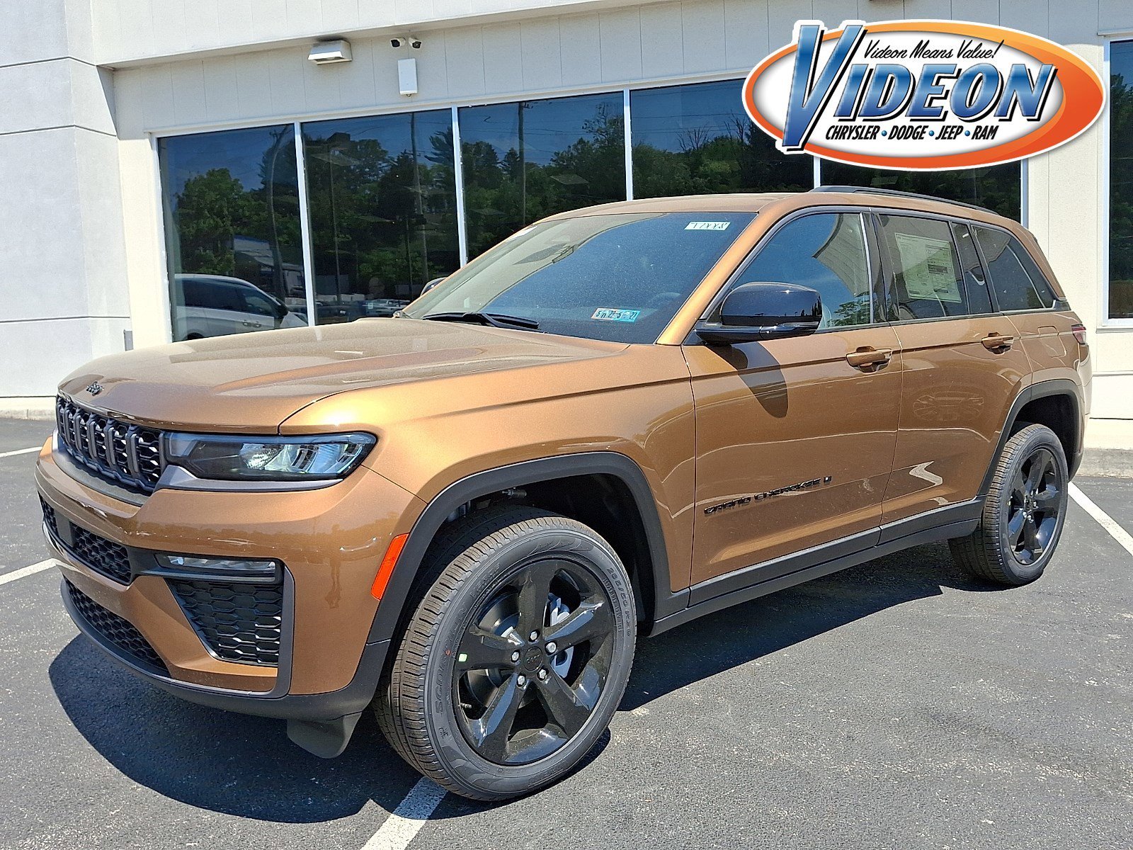 New 2026 Copper Shino Metallic Clear-Coat Exterior Paint Jeep Limited image 1