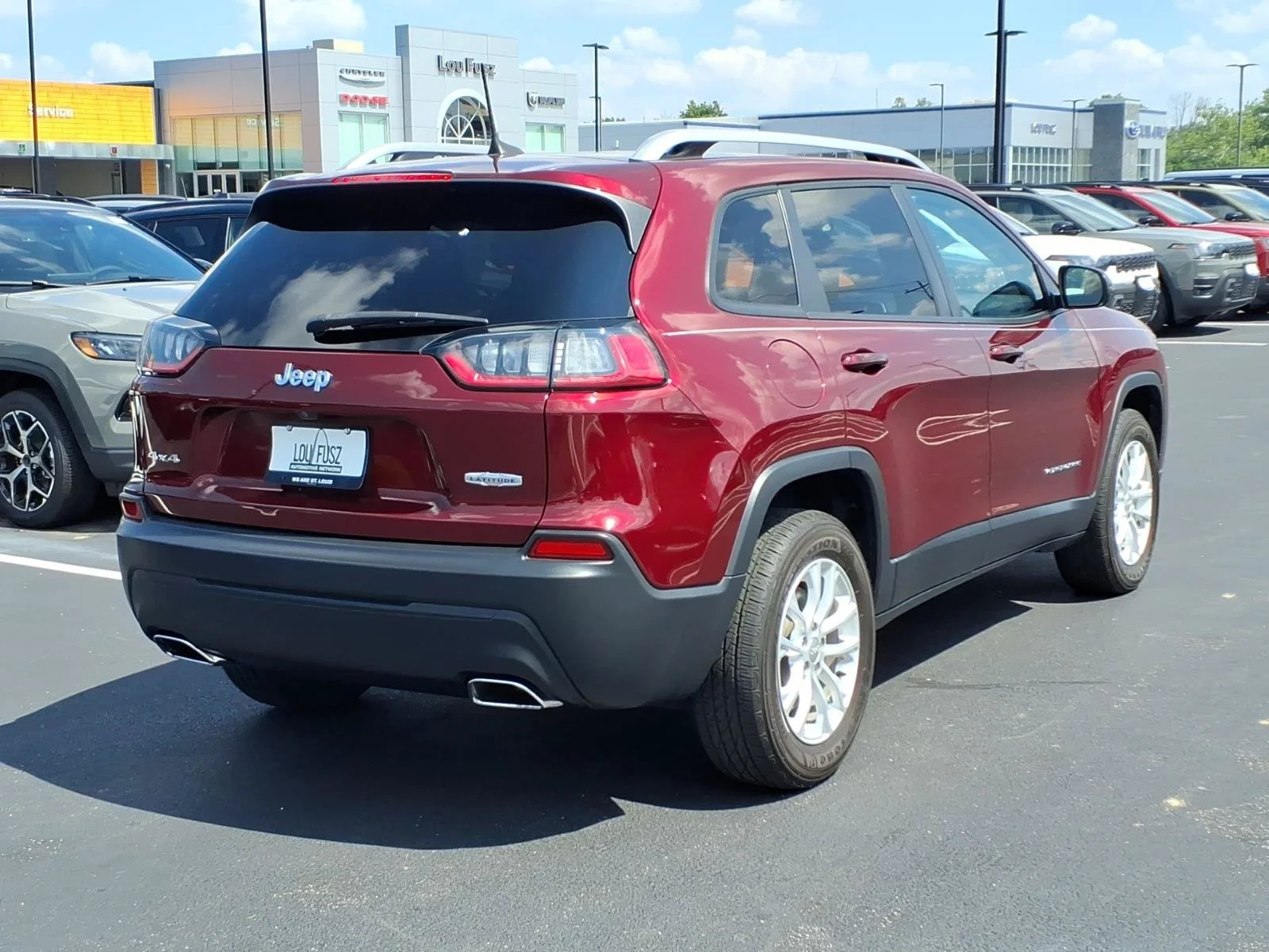 Used 2020 Velvet Red Pearlcoat Jeep Latitude image 27