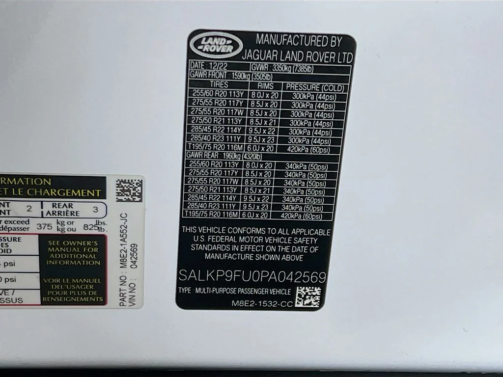Used 2023 Ostuni Pearl White Land Rover SE image 34