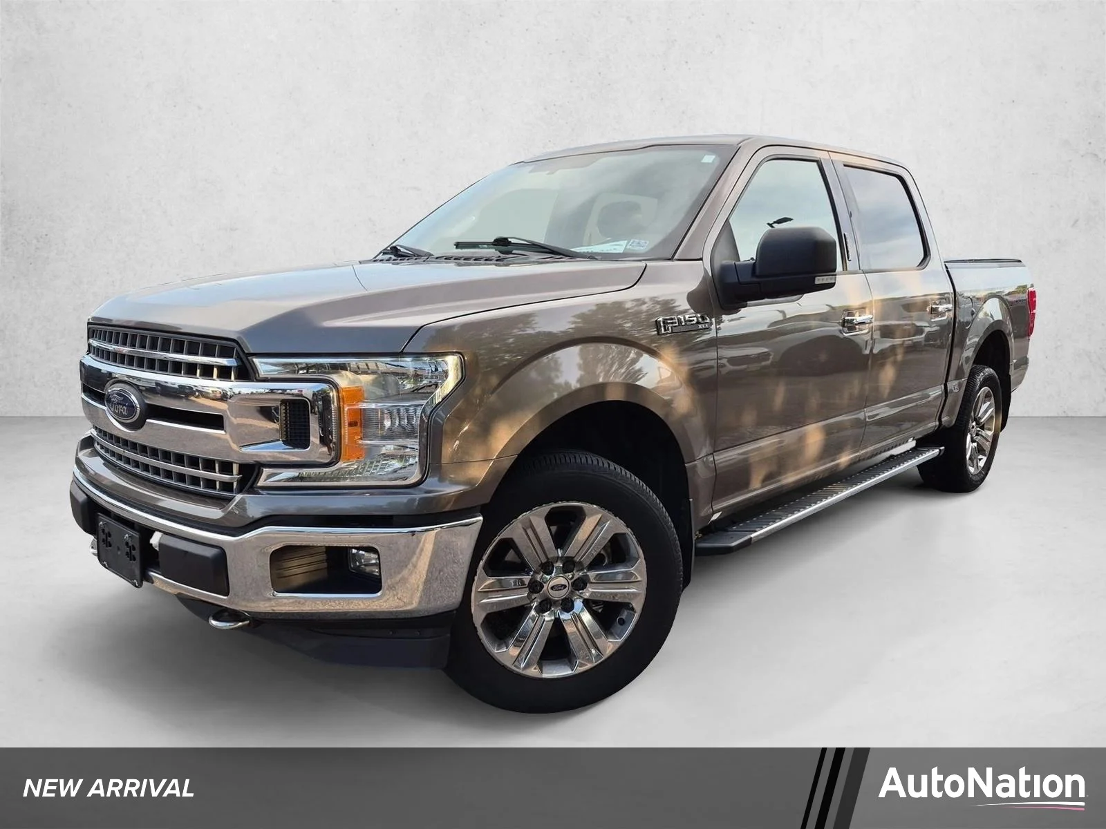Used 2018 Stone Gray Ford XLT image 1