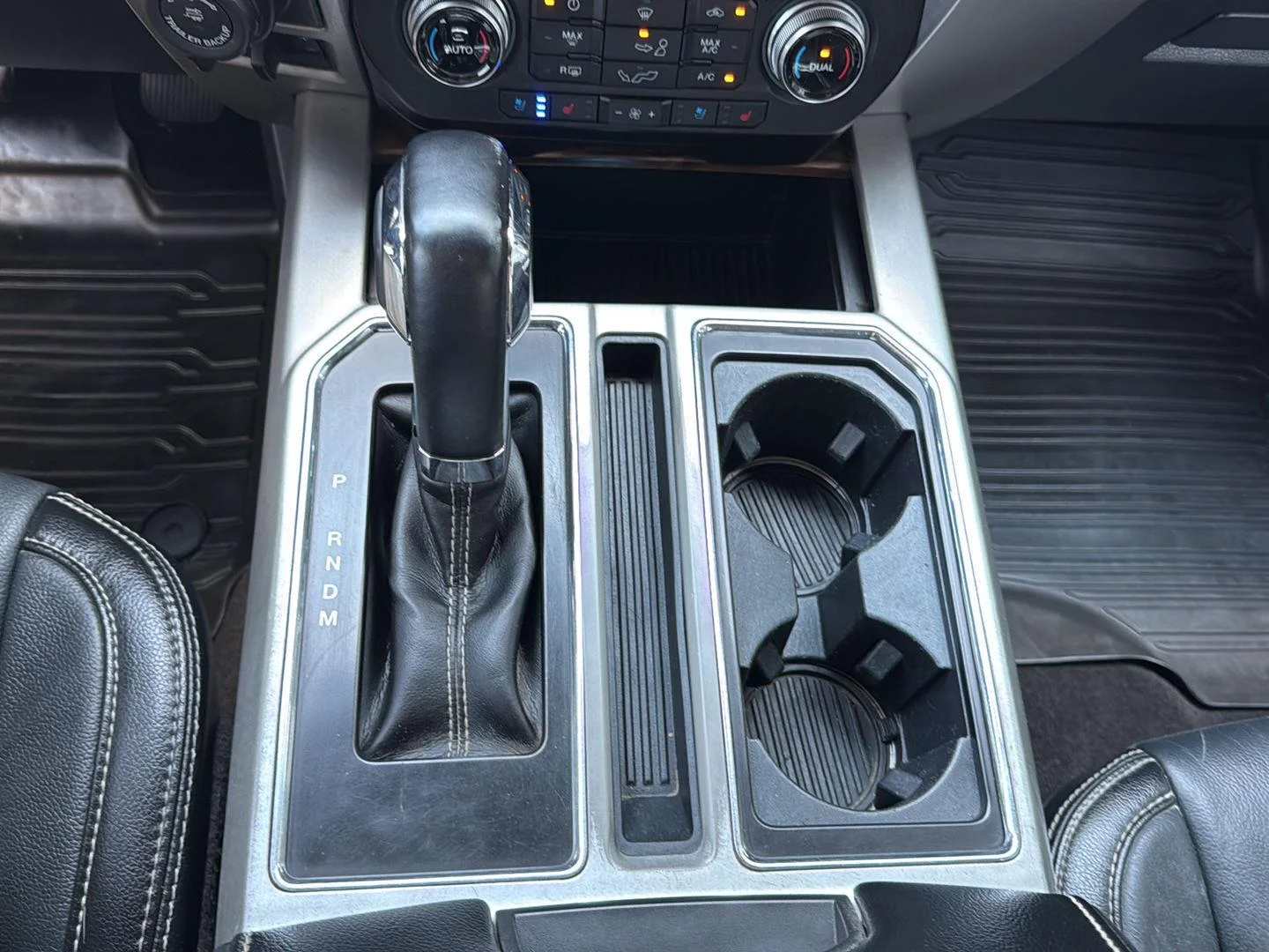 Used 2020 Agate Black Metallic Ford LARIAT image 27