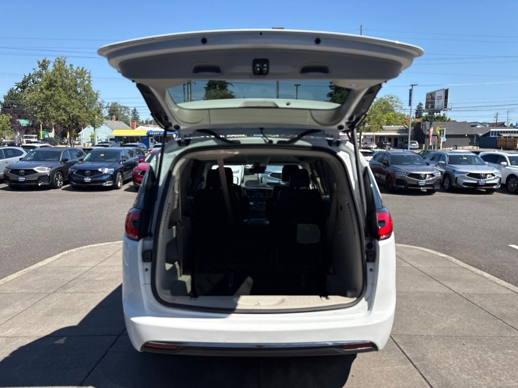 Used 2022 White Chrysler Touring L image 8