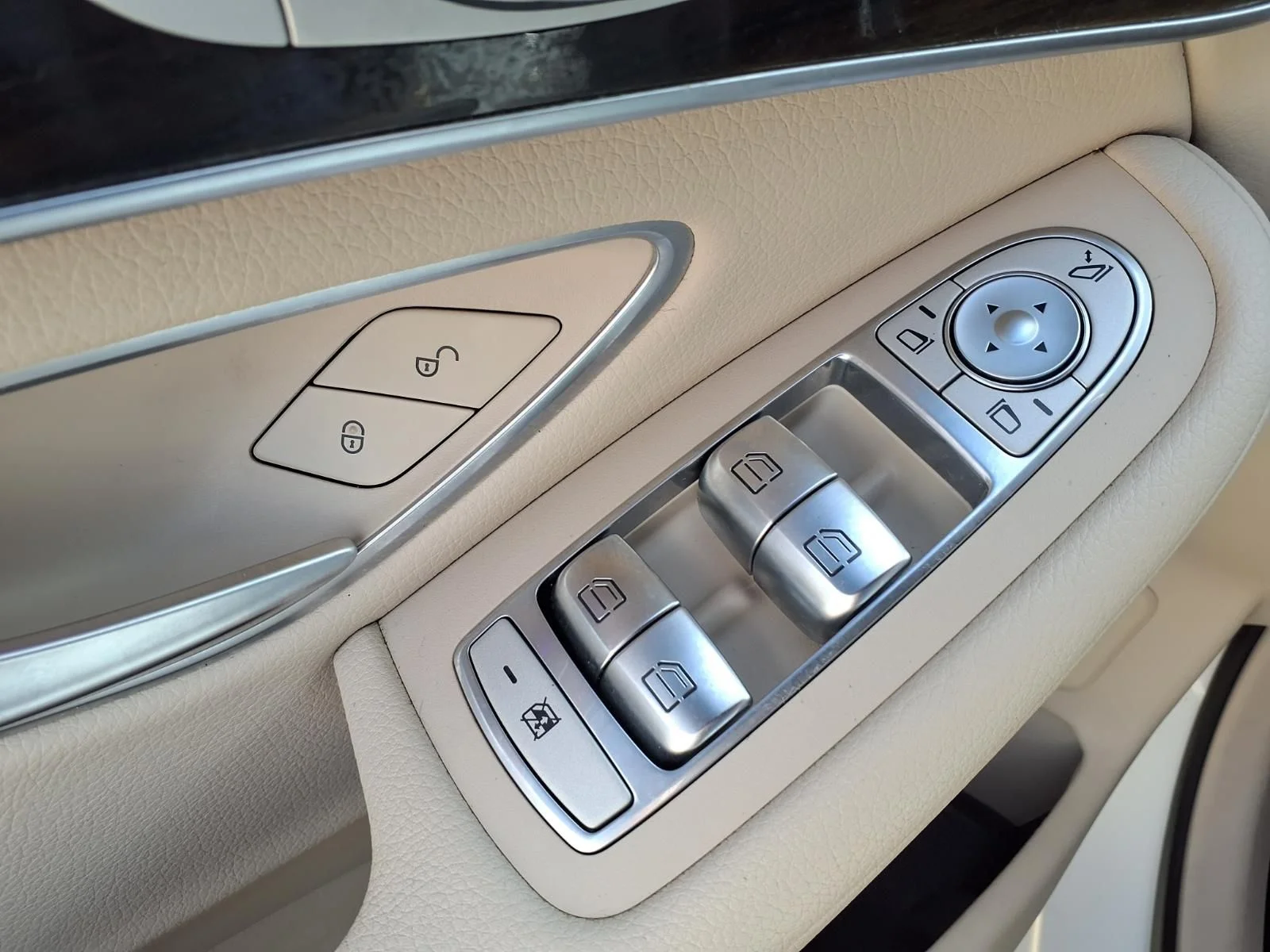 Used 2021 White Mercedes-Benz GLC 300 image 21