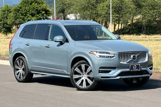 2023 Volvo XC90 Recharge Plug-In Hybrid T8 Plus Bright Theme 7 Passenger