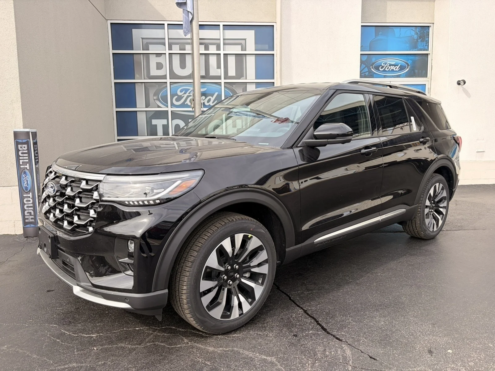 New 2027 Agate Black Metallic Ford Platinum™ image 4