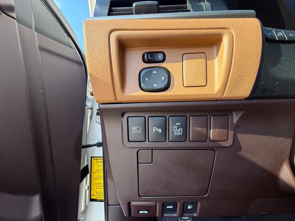 Used 2018 White Lexus 350 image 16