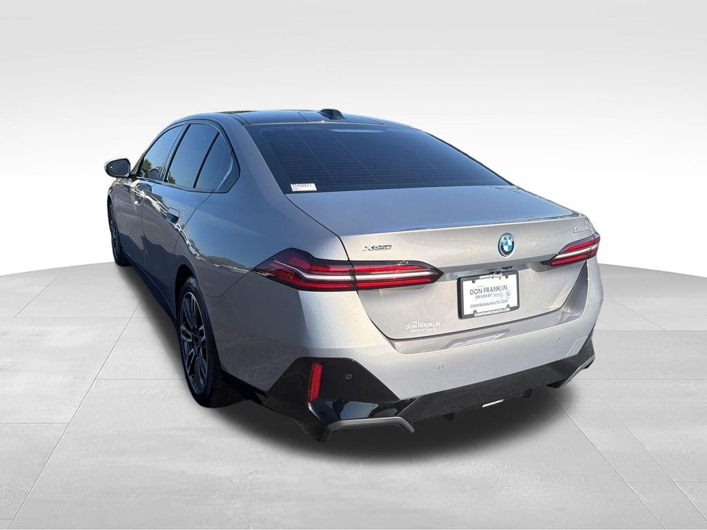 Used 2026 Gray BMW 550e xDrive image 19
